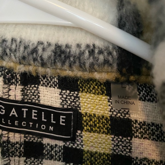 Shacket - Picture 3 of 4